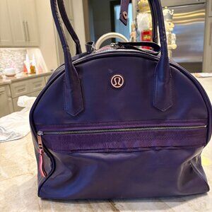 Lululemon dark purple tote bag with laptop sleeve